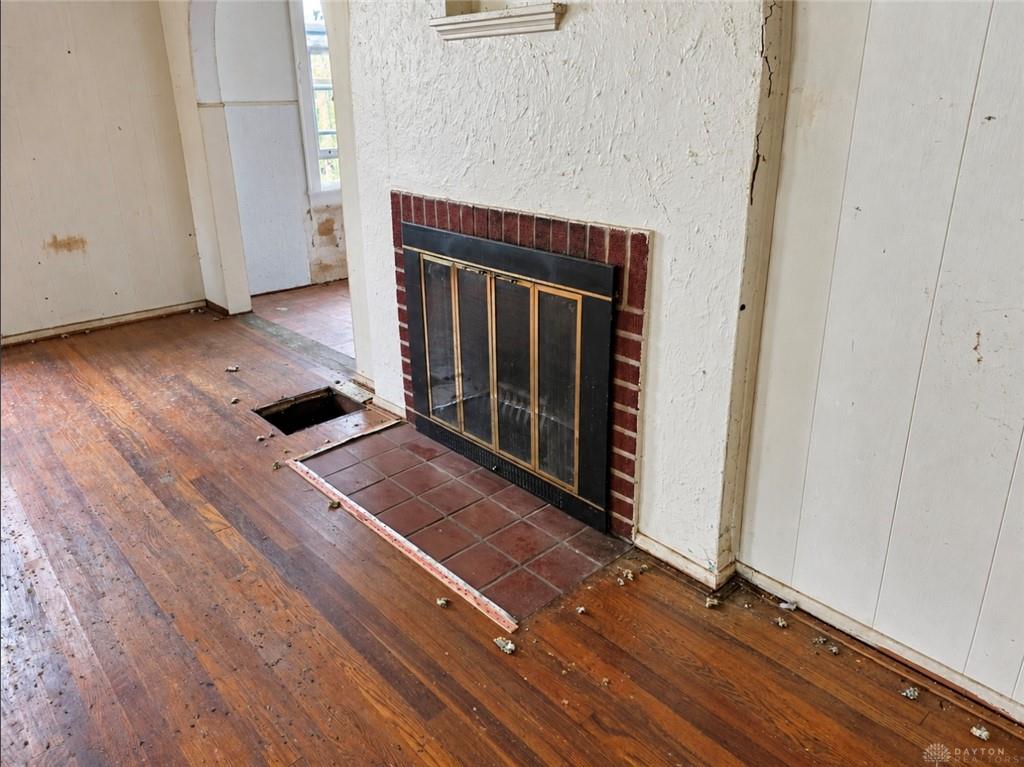 419 S Clairmont Property Photo 6