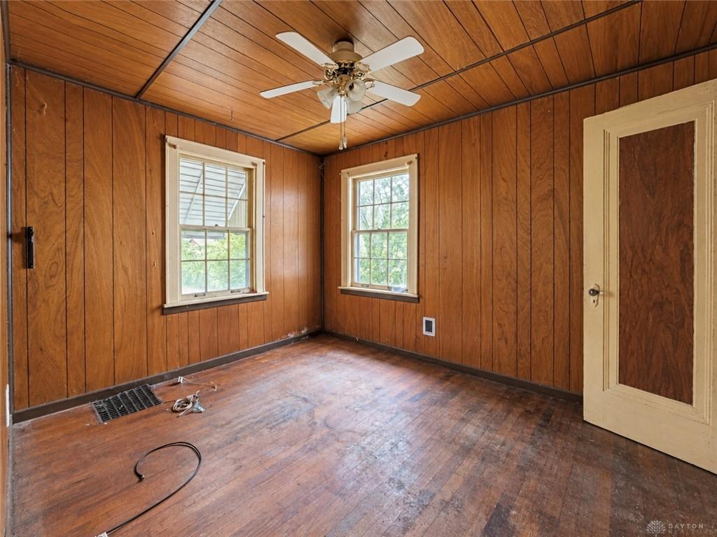 419 S Clairmont Property Photo 8