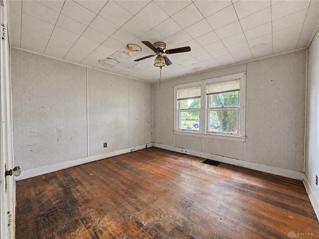 419 S Clairmont Property Photo 9