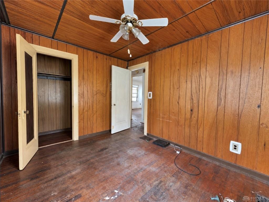 419 S Clairmont Property Photo 10