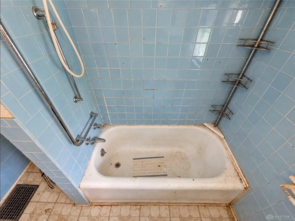 419 S Clairmont Property Photo 12