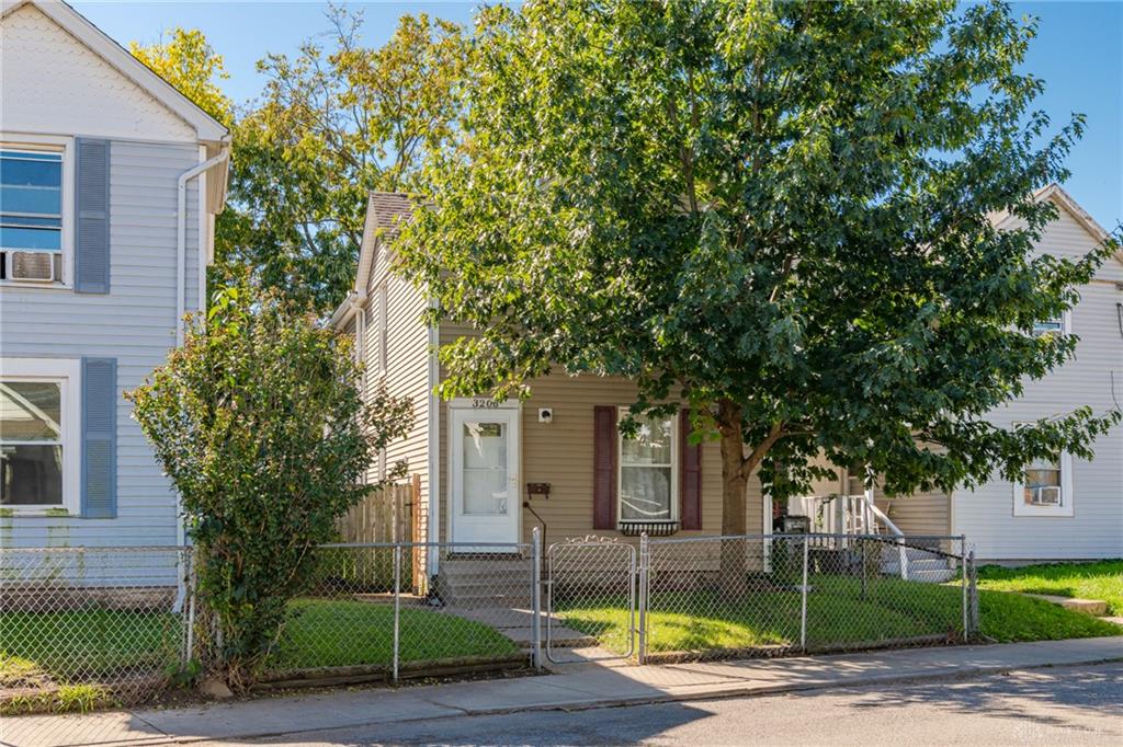 3206 E 5th Property Photo 1