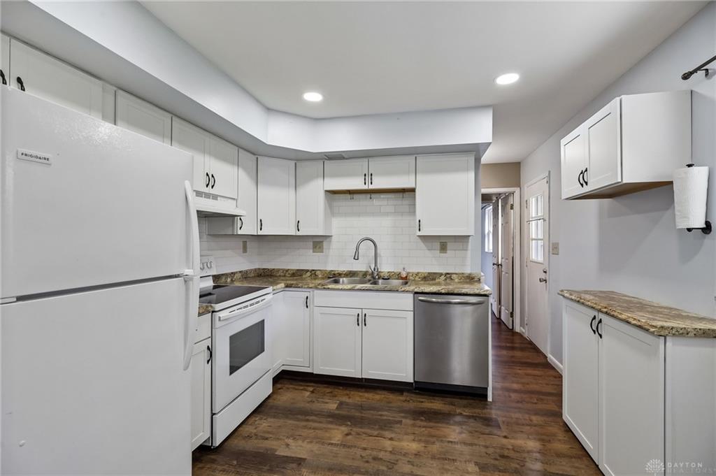 7106 Chatlake Property Photo 10