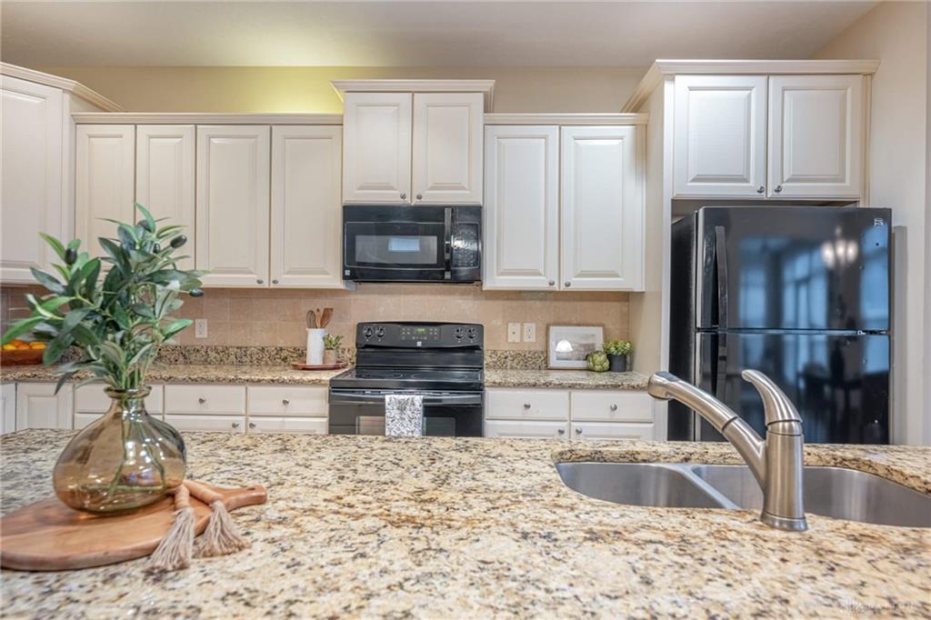 2795 Silver Maple Property Photo 3