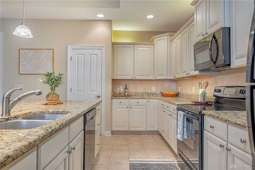 2795 Silver Maple Property Photo 4