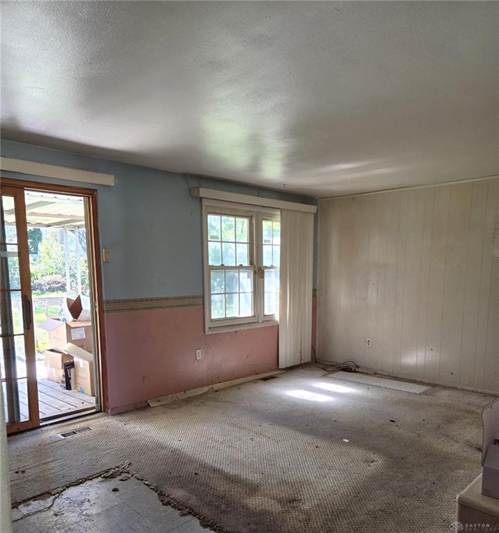 641 Skyles Property Photo 3
