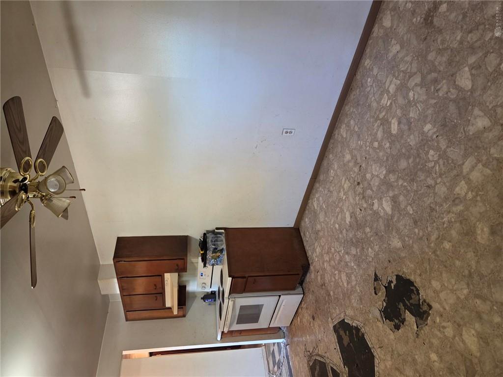 641 Skyles Property Photo 7
