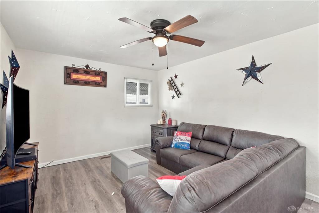 5027 Hackett Property Photo 7
