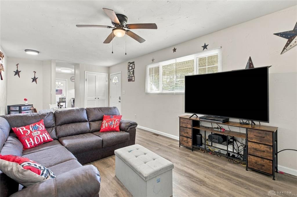 5027 Hackett Property Photo 8