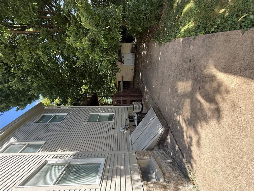 1118 Seton Property Photo 5
