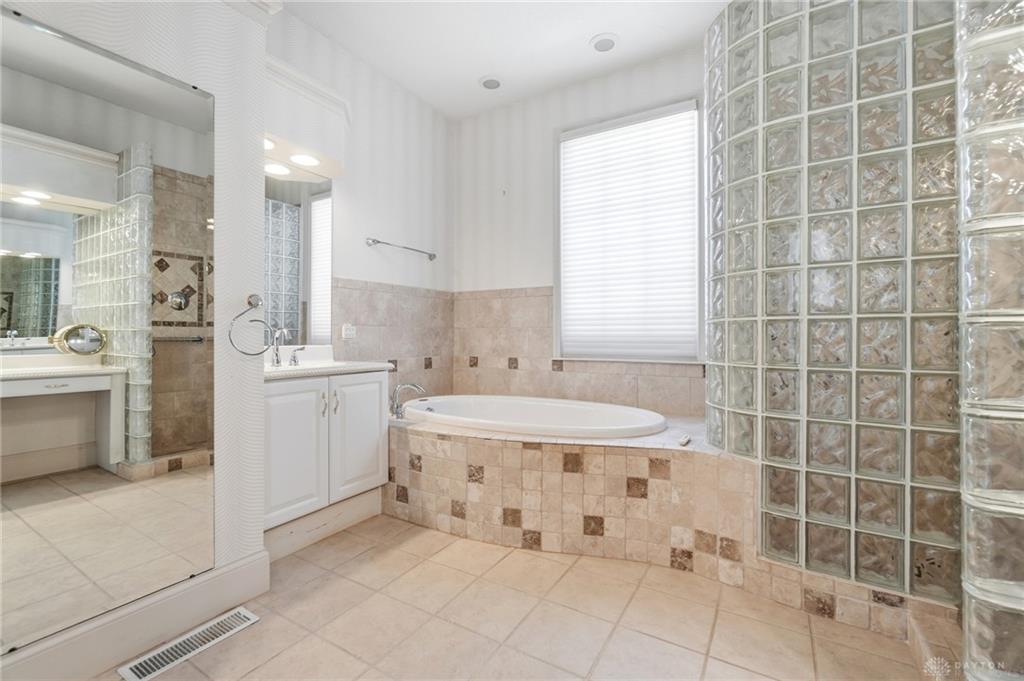 1016 Wedgestone Property Photo 52