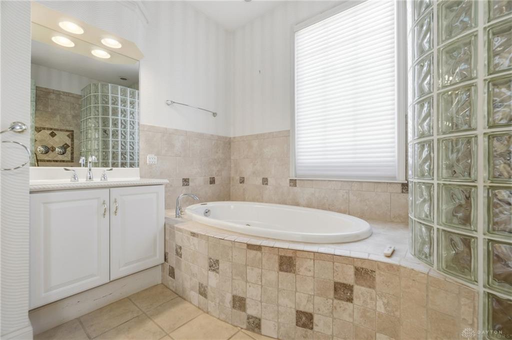 1016 Wedgestone Property Photo 53