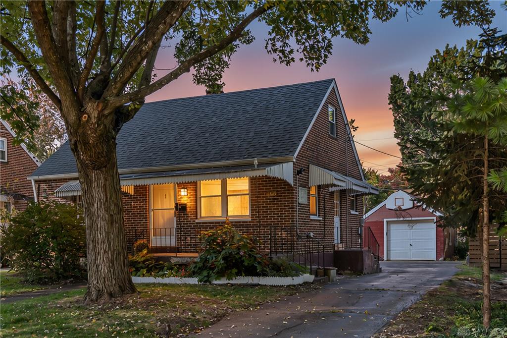2529 Oakley