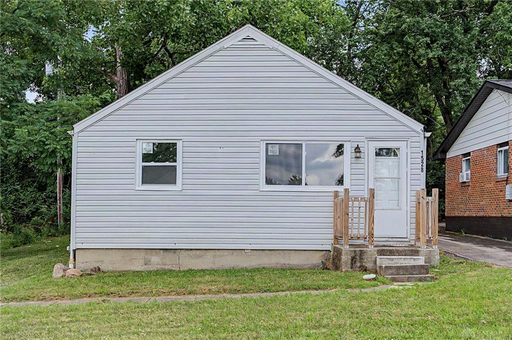 1528 Superior Property Photo 1