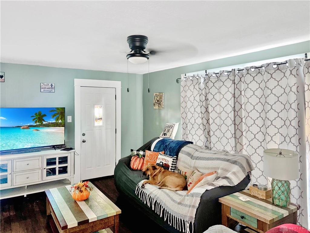 810 Spring Property Photo 3
