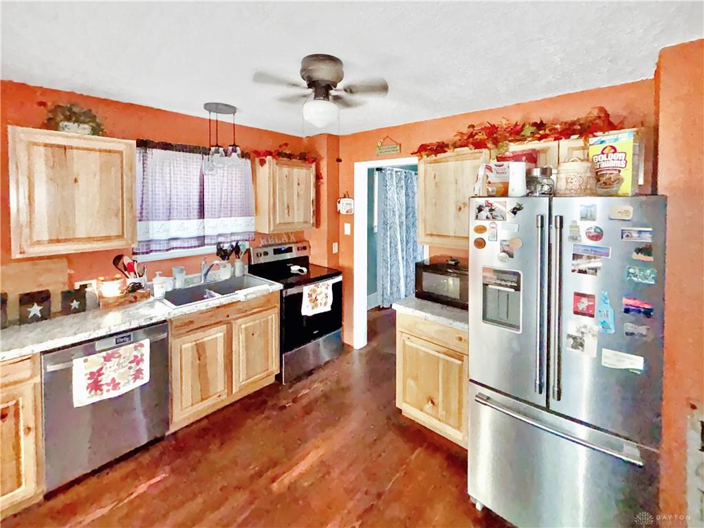 810 Spring Property Photo 5