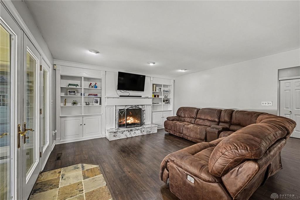 3901 Stonehaven Property Photo 5