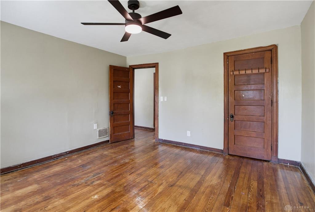 32 Edgar Property Photo 11