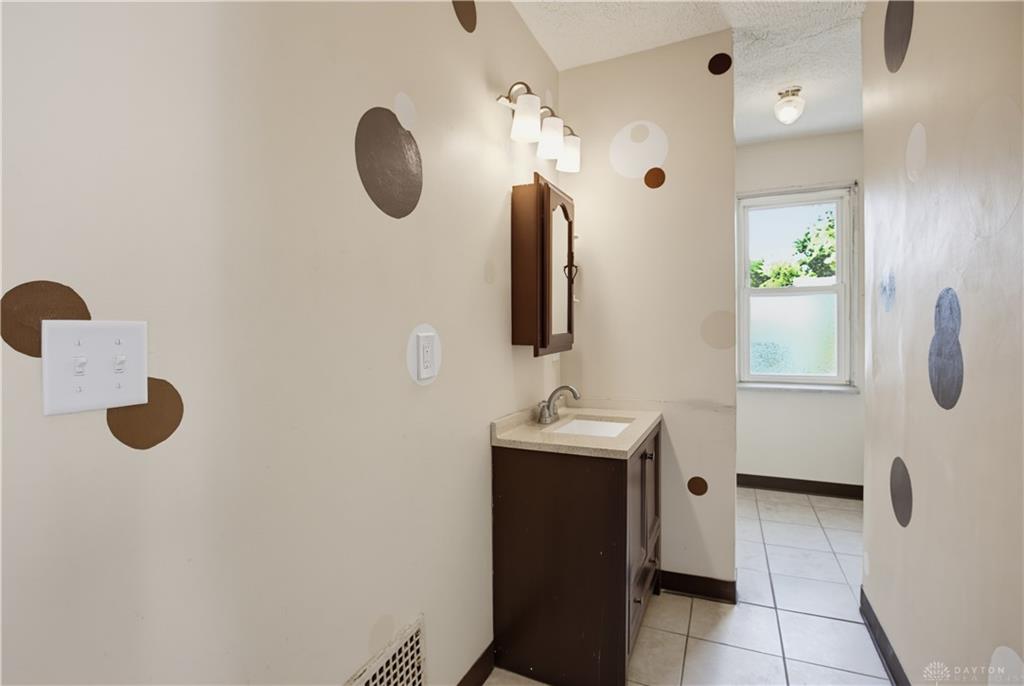 32 Edgar Property Photo 16