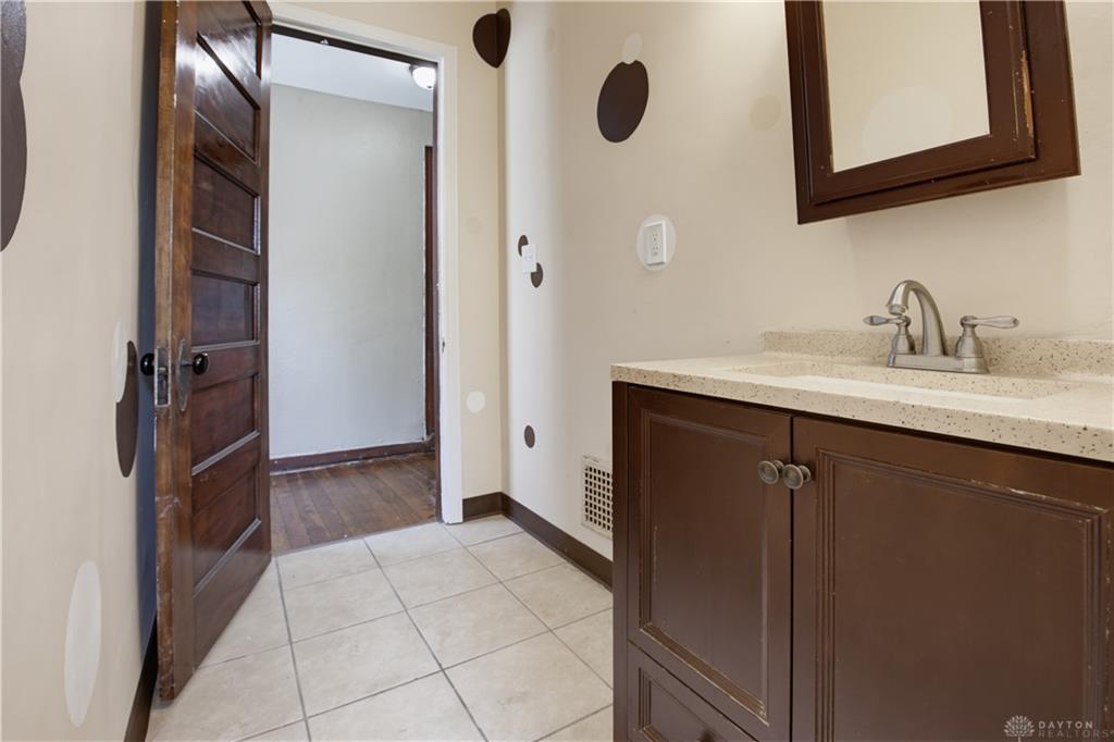 32 Edgar Property Photo 19