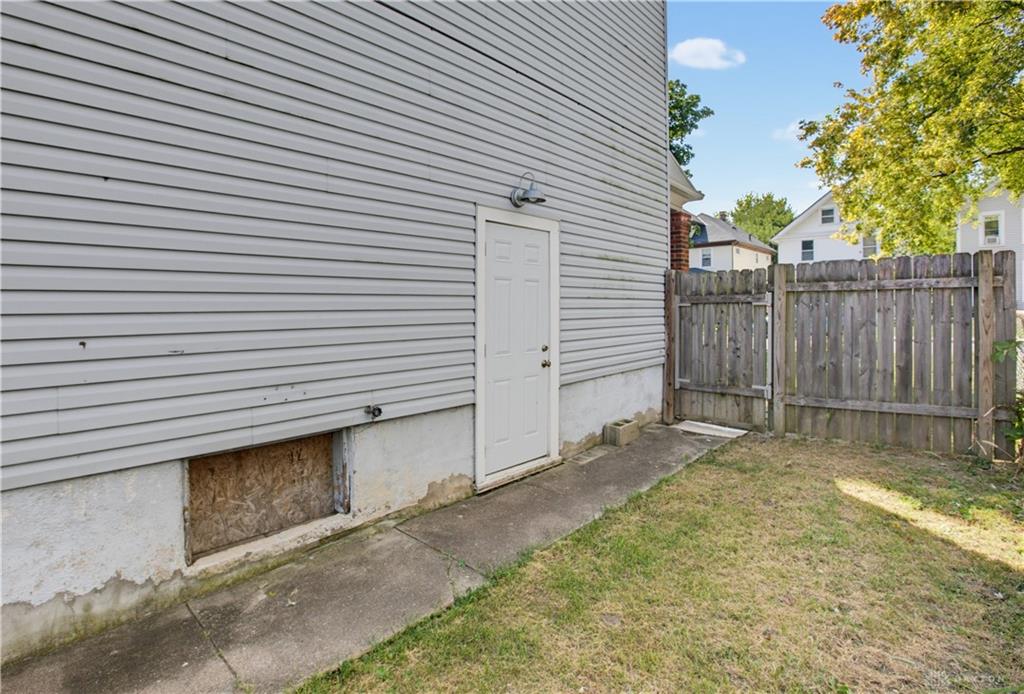 32 Edgar Property Photo 27