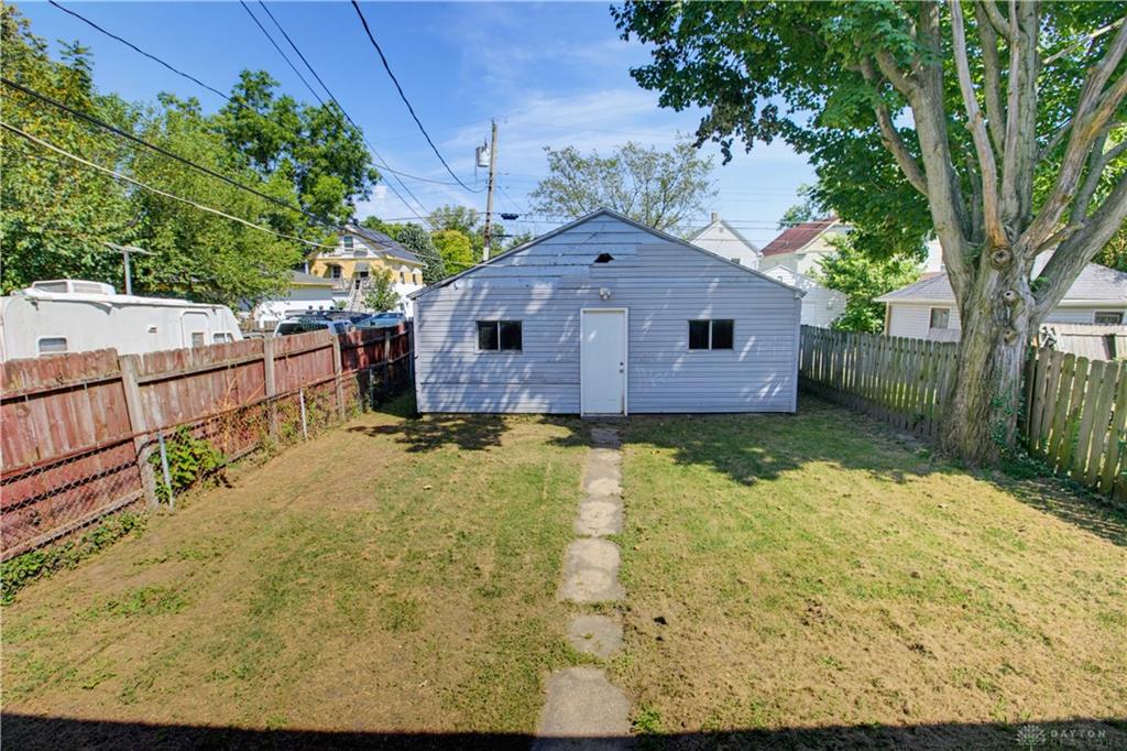 32 Edgar Property Photo 28