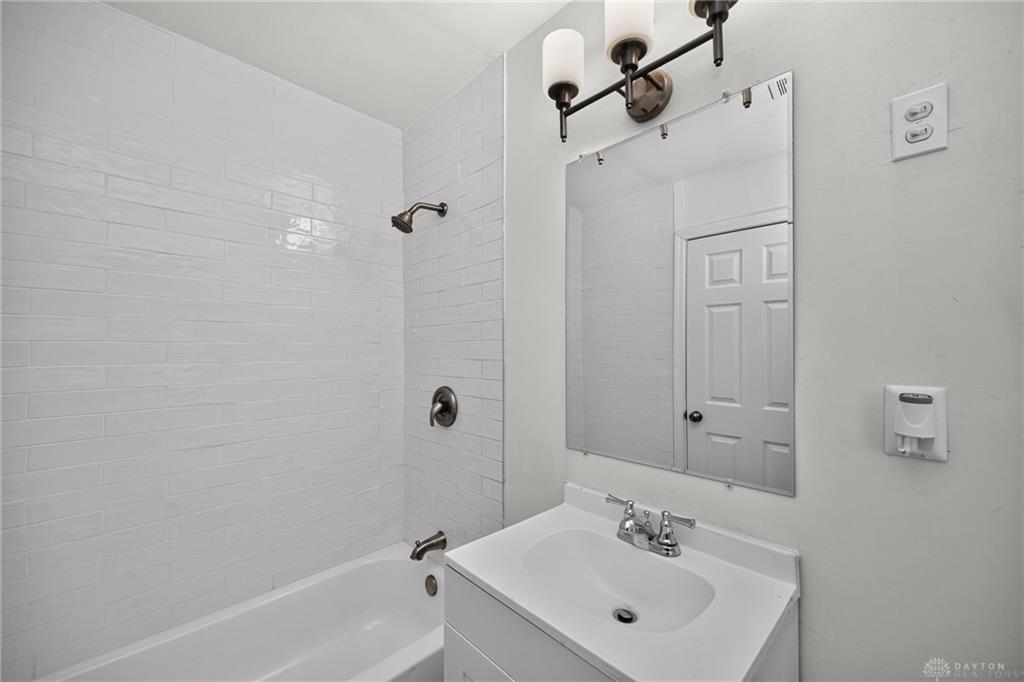 1611 Goodman Property Photo 10