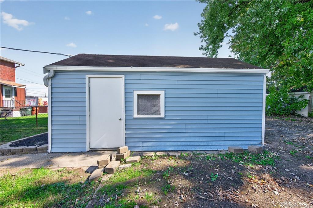 1611 Goodman Property Photo 23