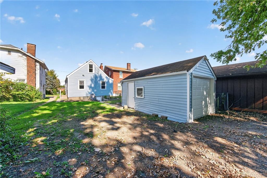1611 Goodman Property Photo 24