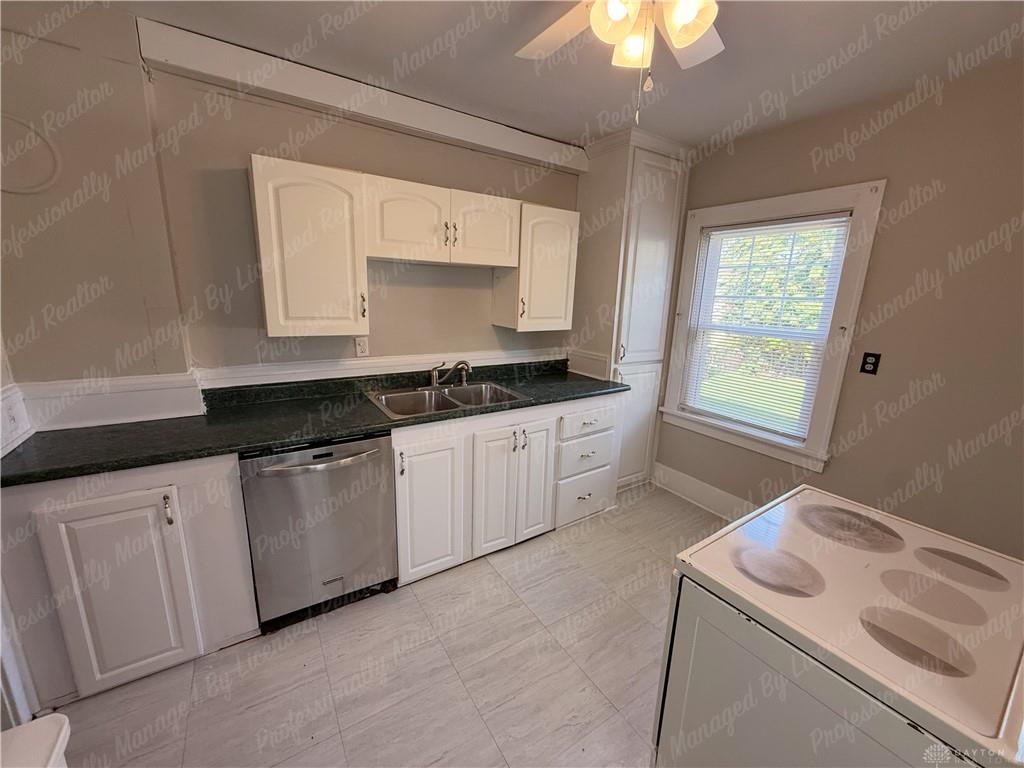 3135 Wayne Property Photo 11
