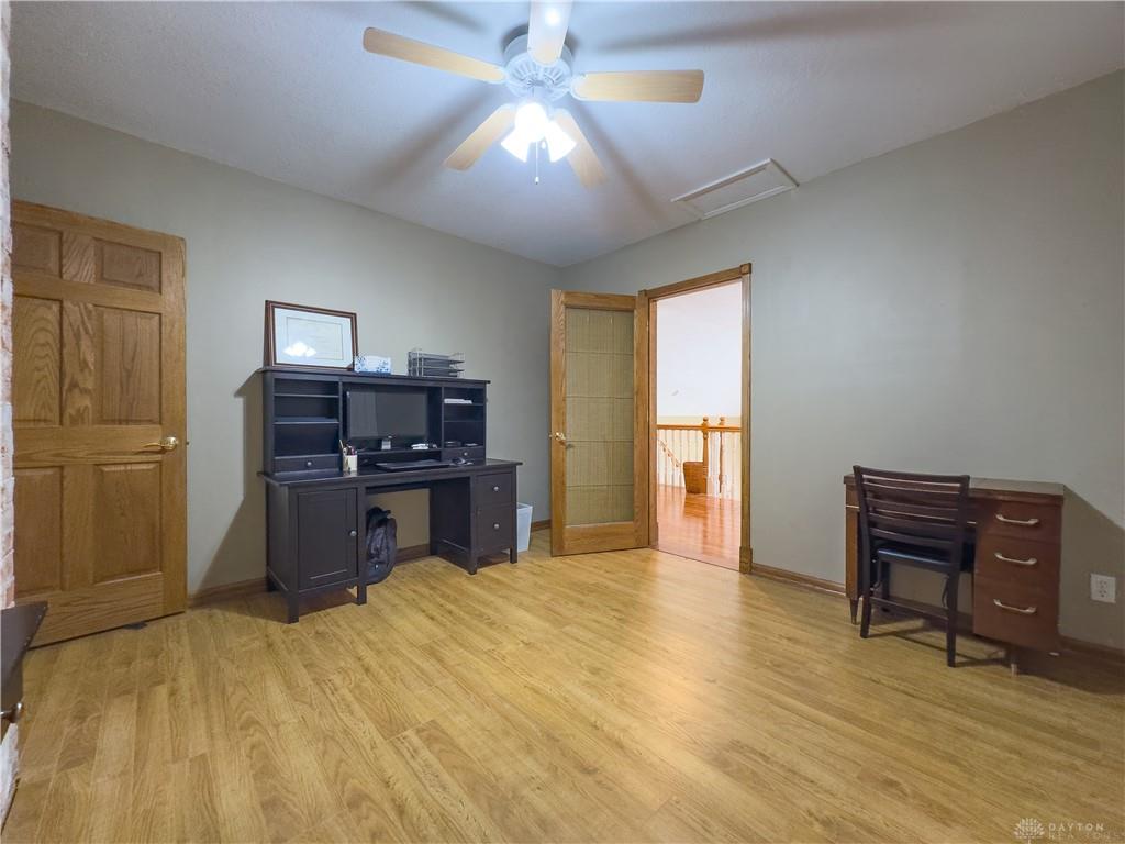 1100 S Walnut Property Photo 16