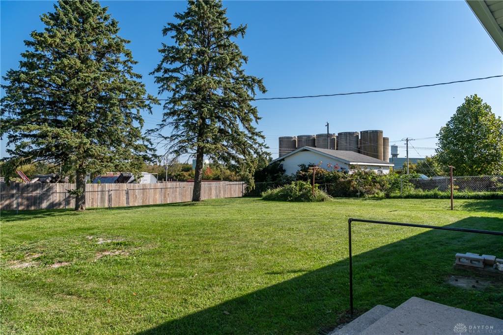 522 E Main Property Photo 7