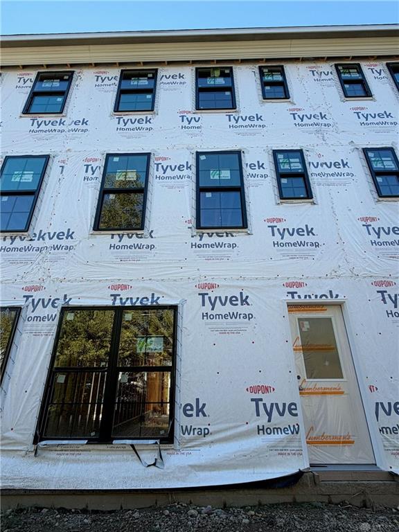945 W Third