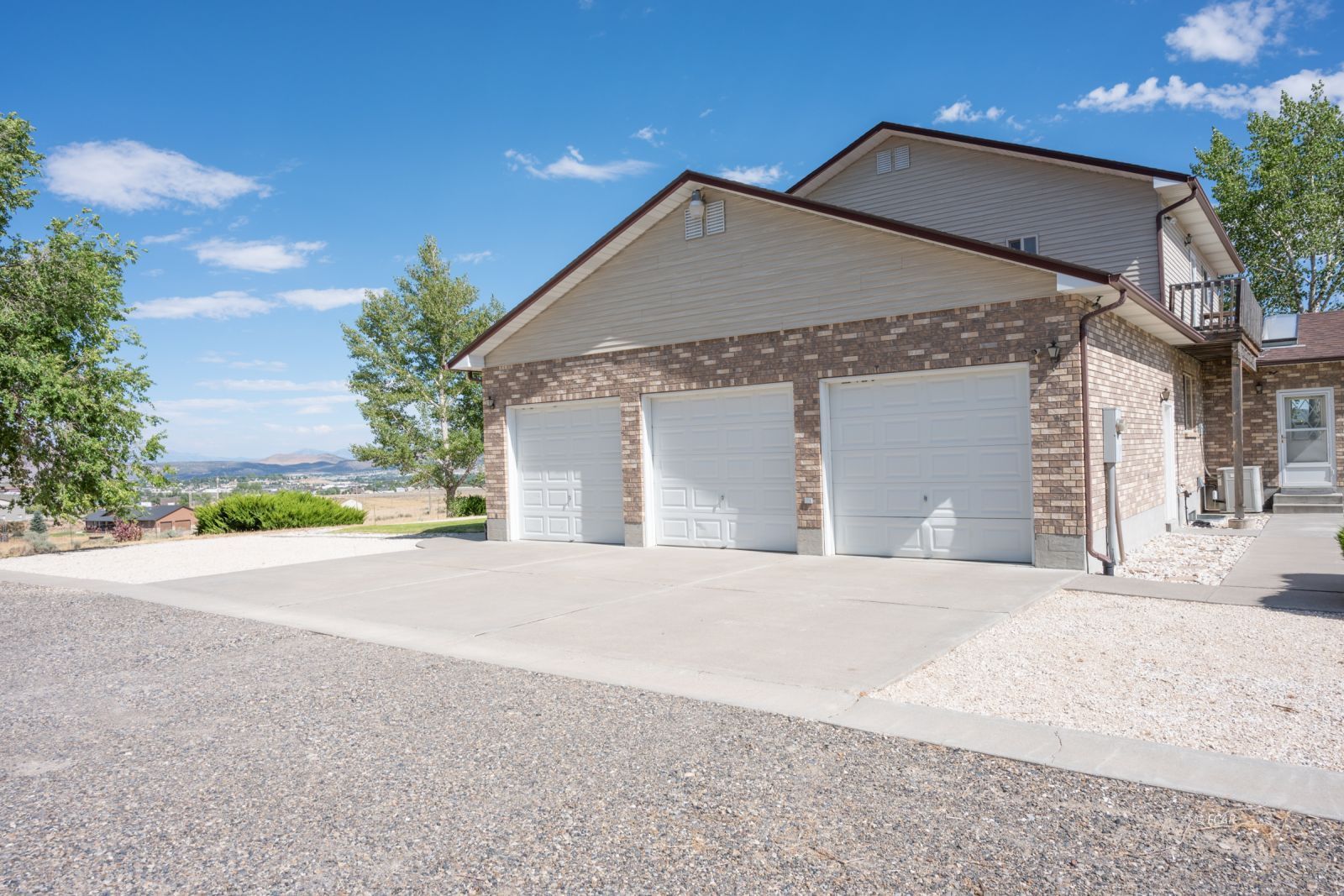 2526 Crestview Drive Property Photo 3