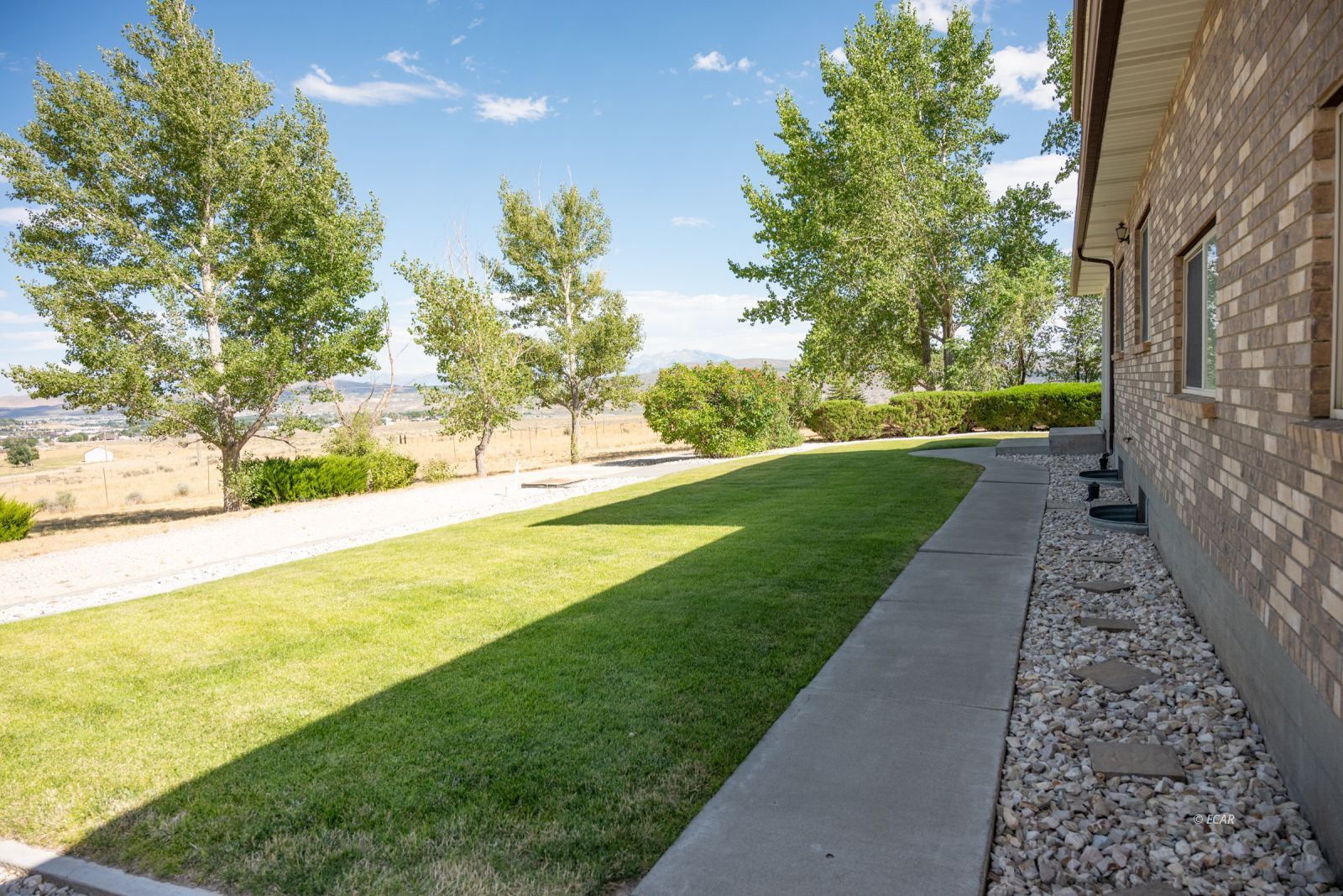 2526 Crestview Drive Property Photo 9