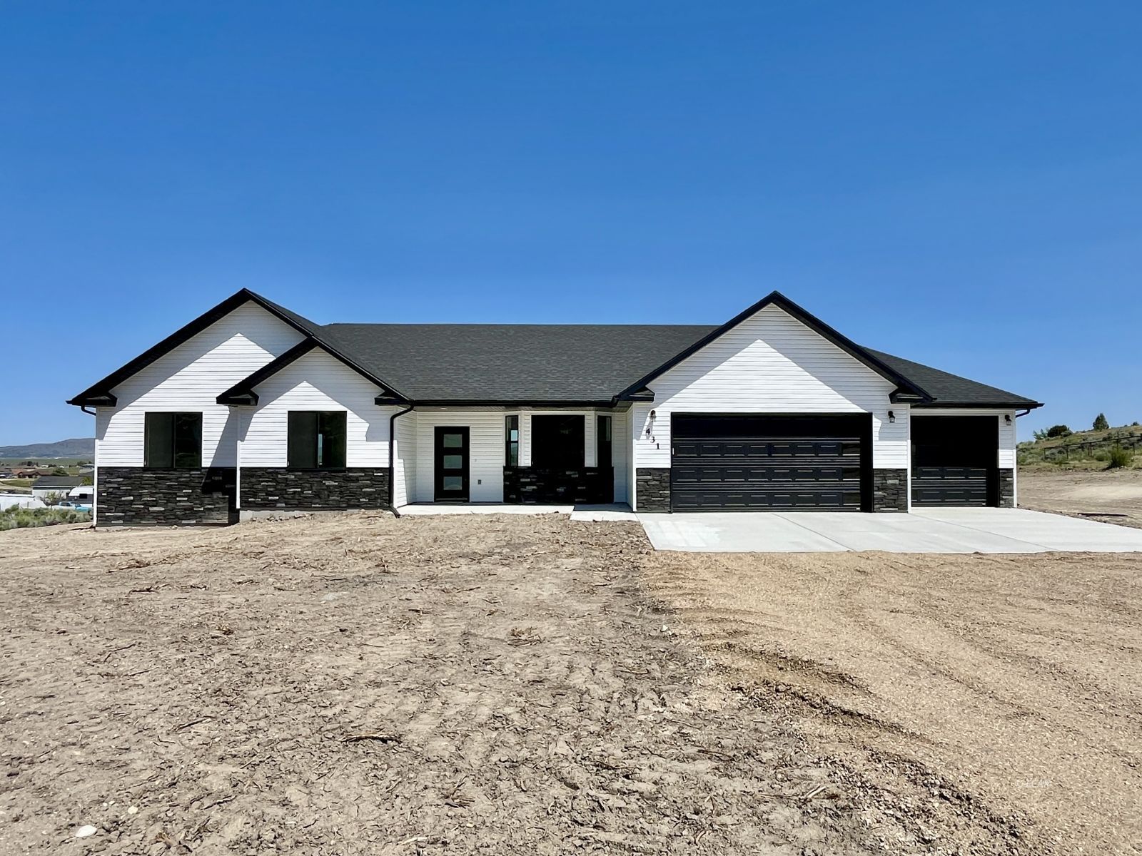 431 Country Club Plaza Property Photo 1