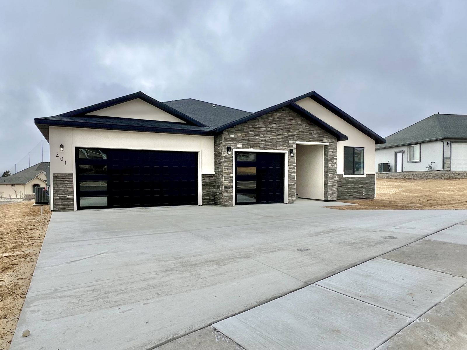 201 Palmers Court Property Photo 32