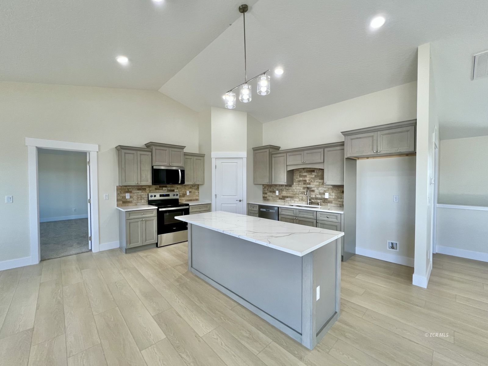 4449 York Boulevard Property Photo 2