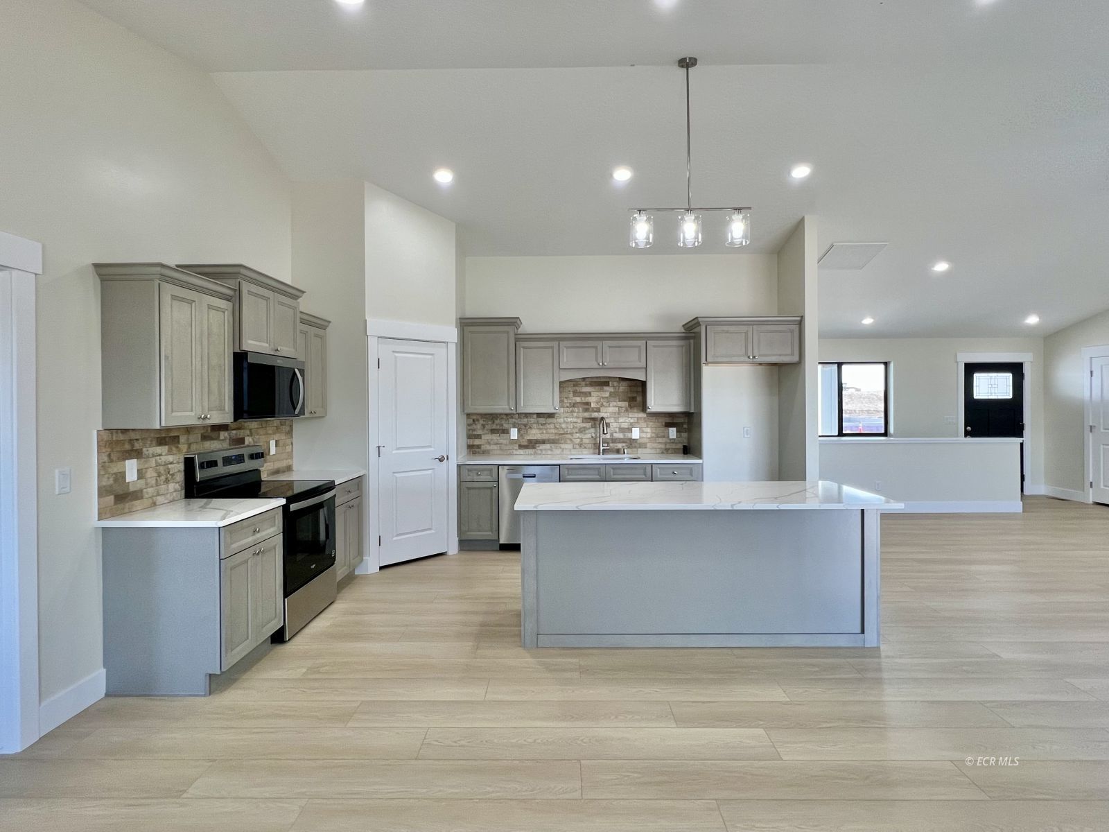 4449 York Boulevard Property Photo 6