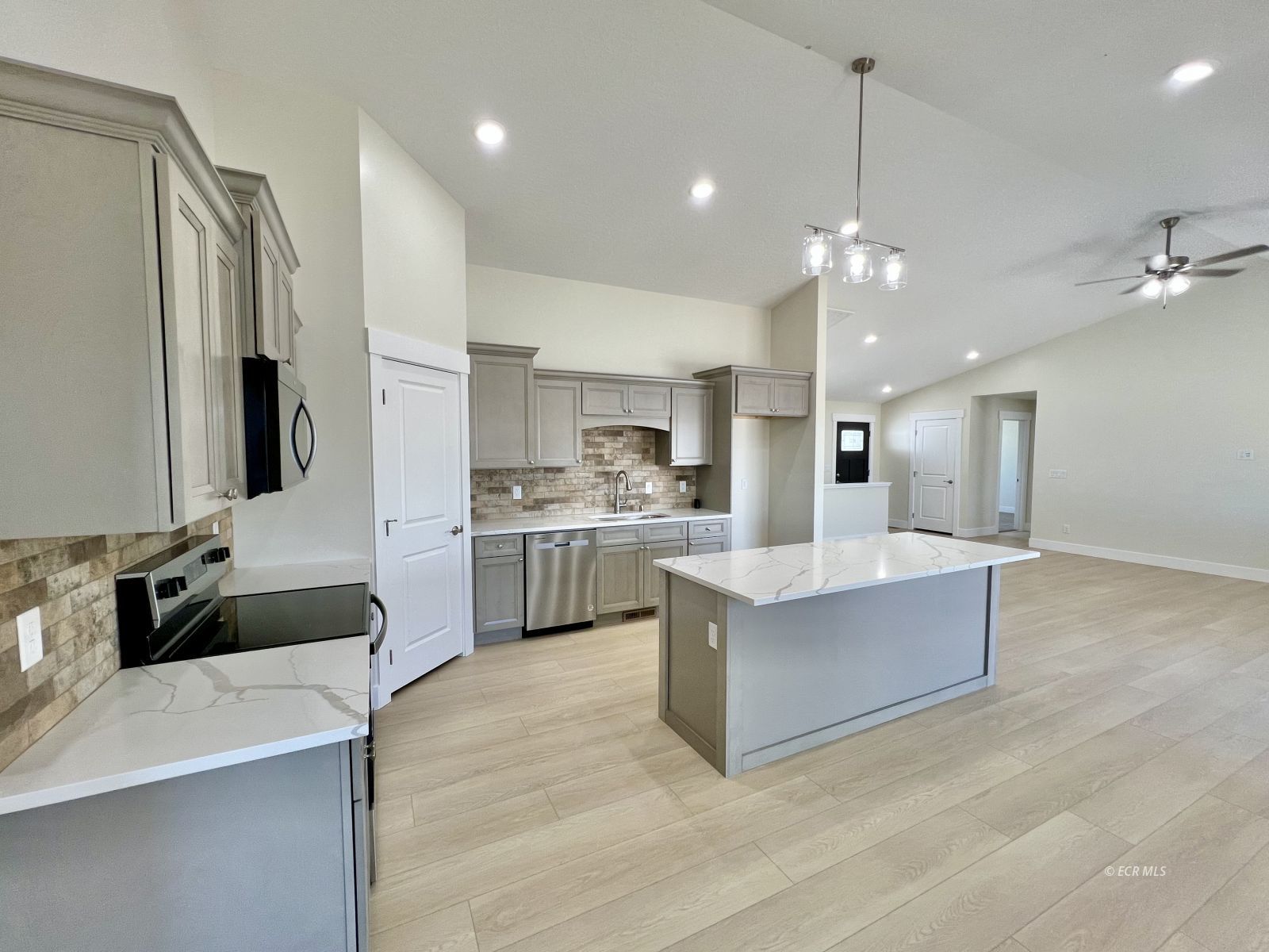 4449 York Boulevard Property Photo 7
