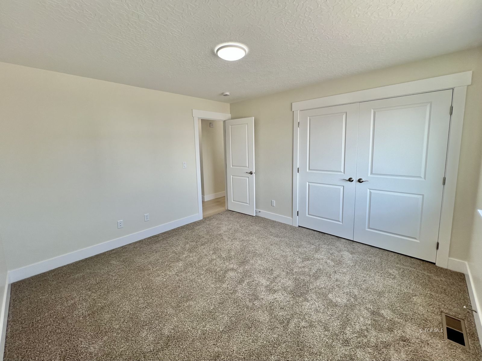 4449 York Boulevard Property Photo 11