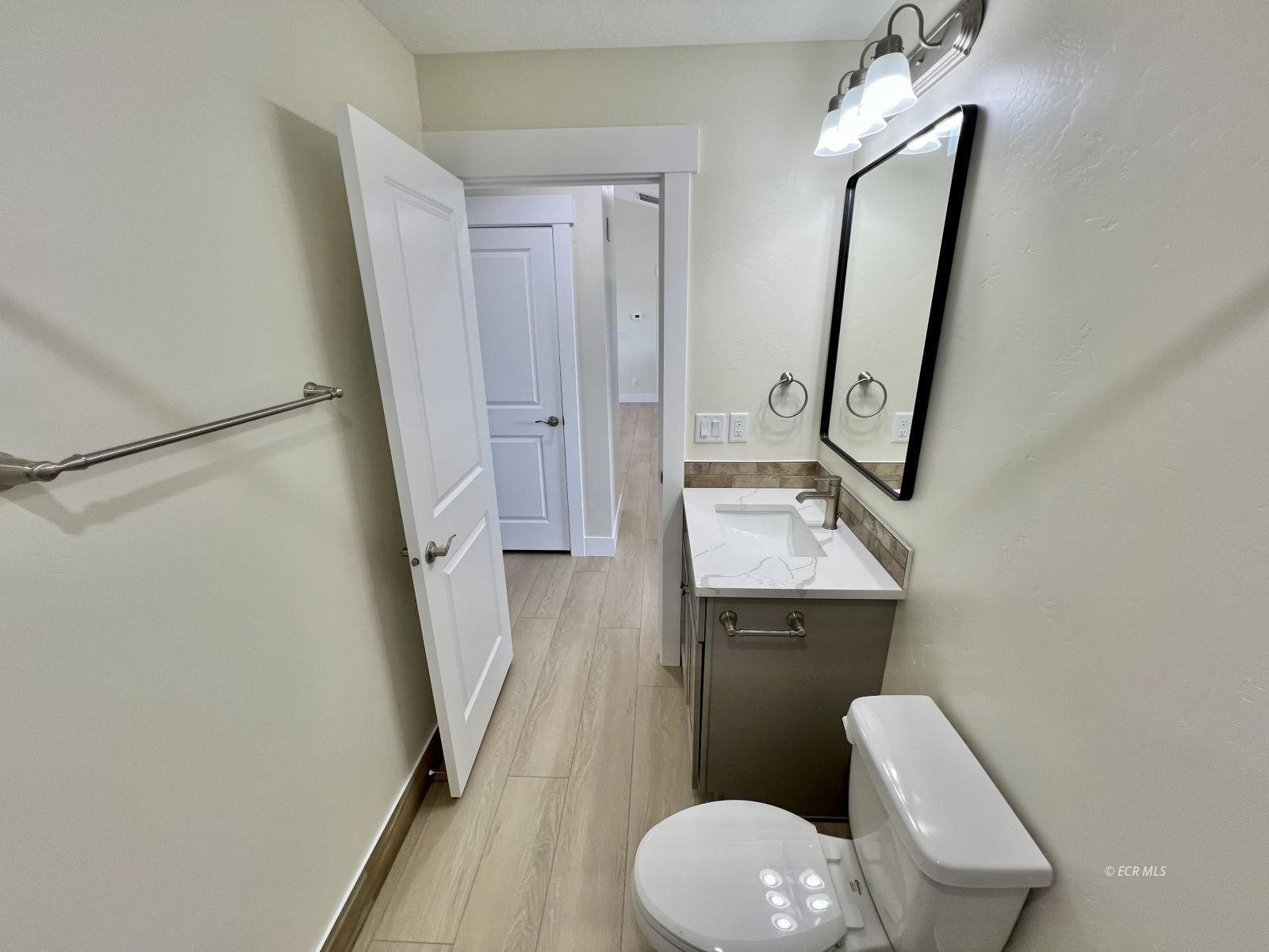 4449 York Boulevard Property Photo 13