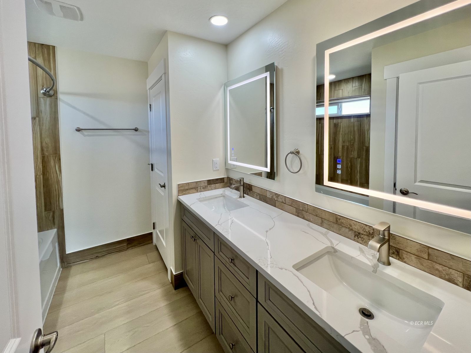 4449 York Boulevard Property Photo 20