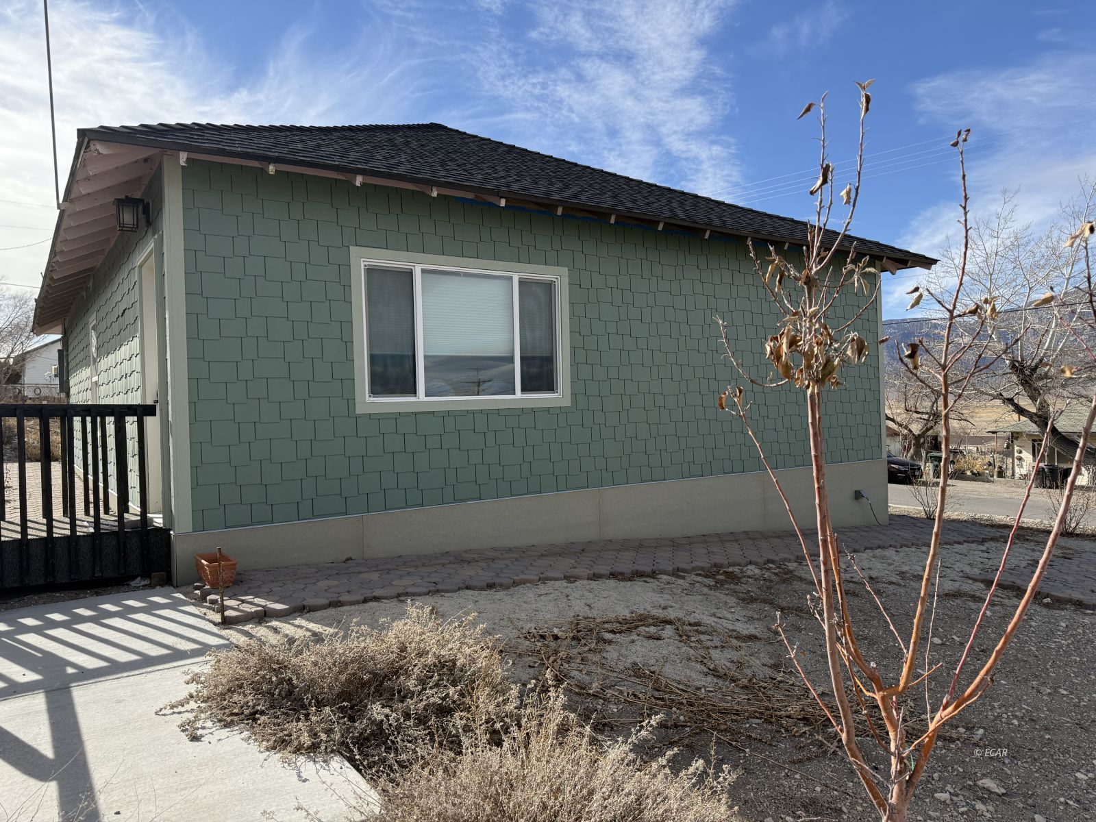 25 Avenue East Property Photo