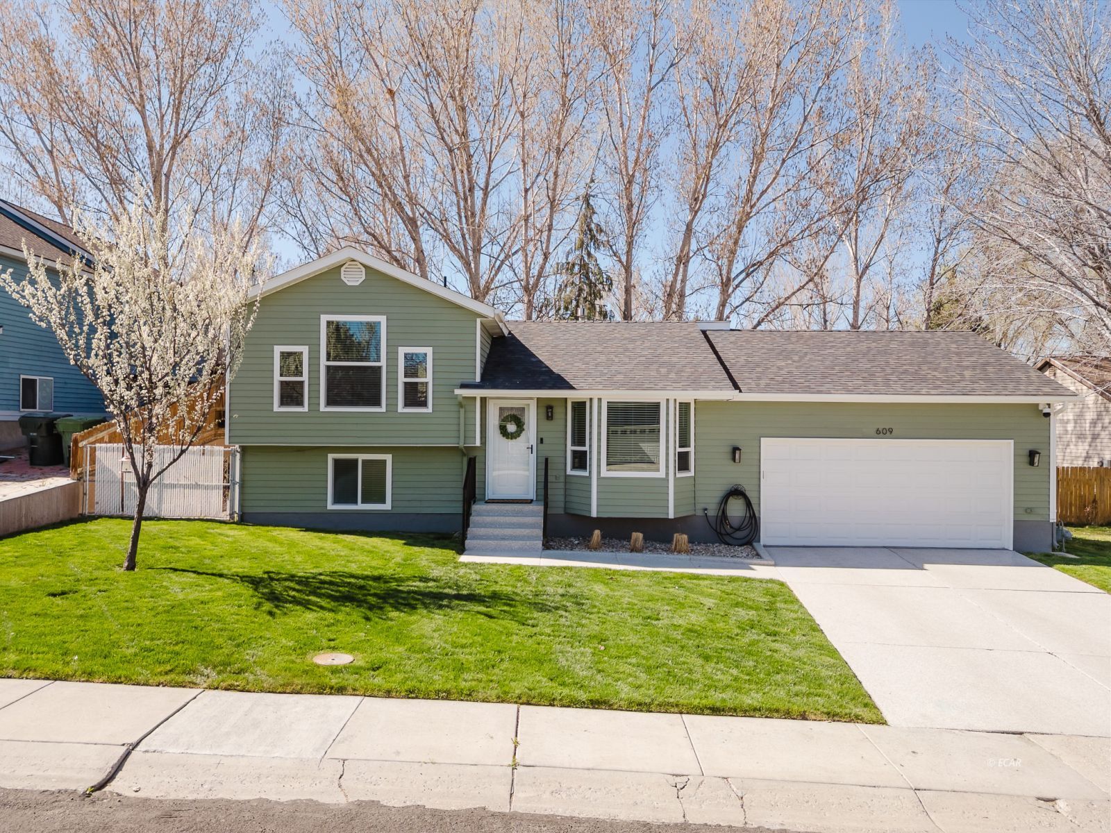 609 Pinecone Circle Property Photo