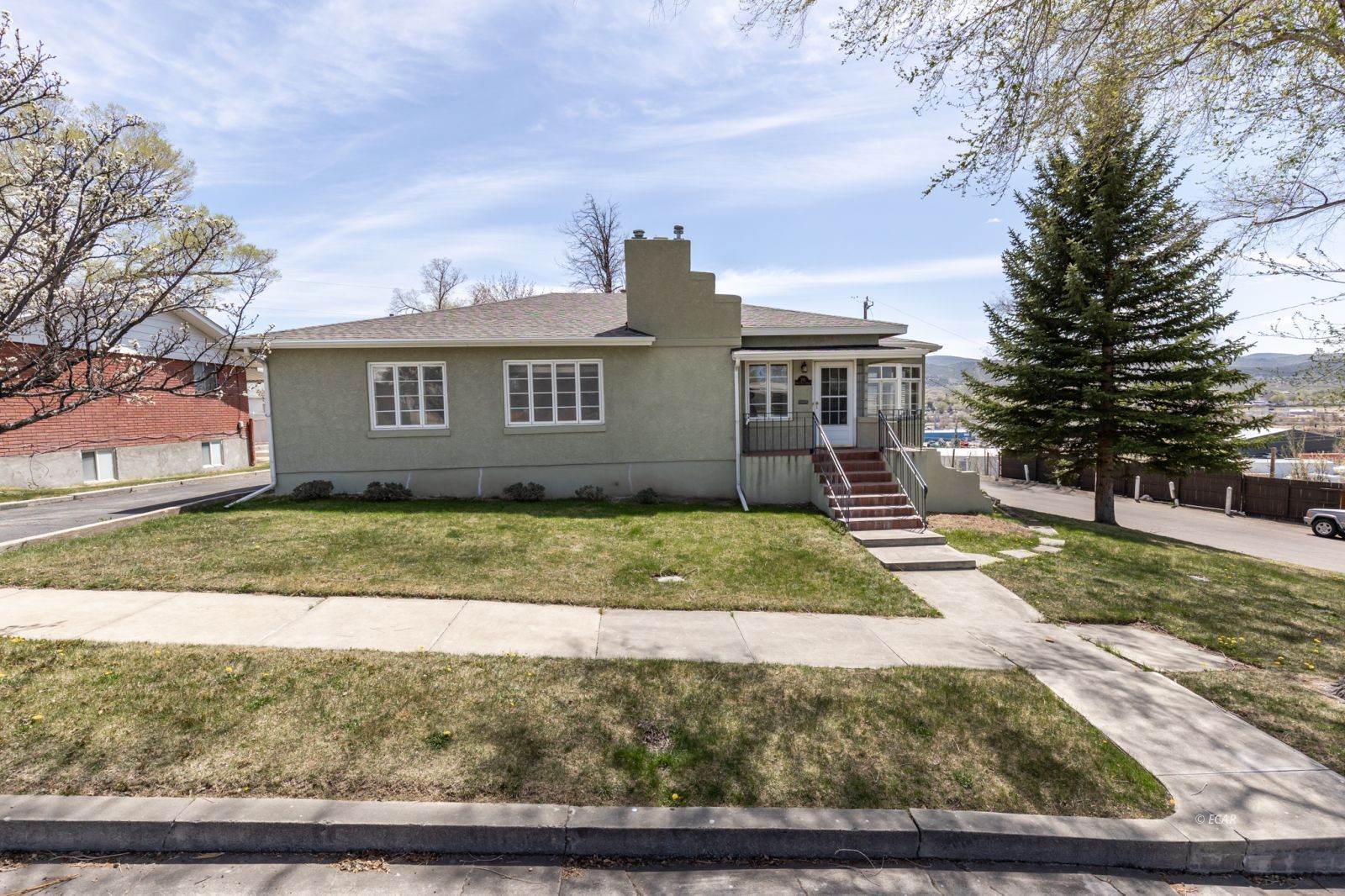 285 W Pine Street Property Photo 1
