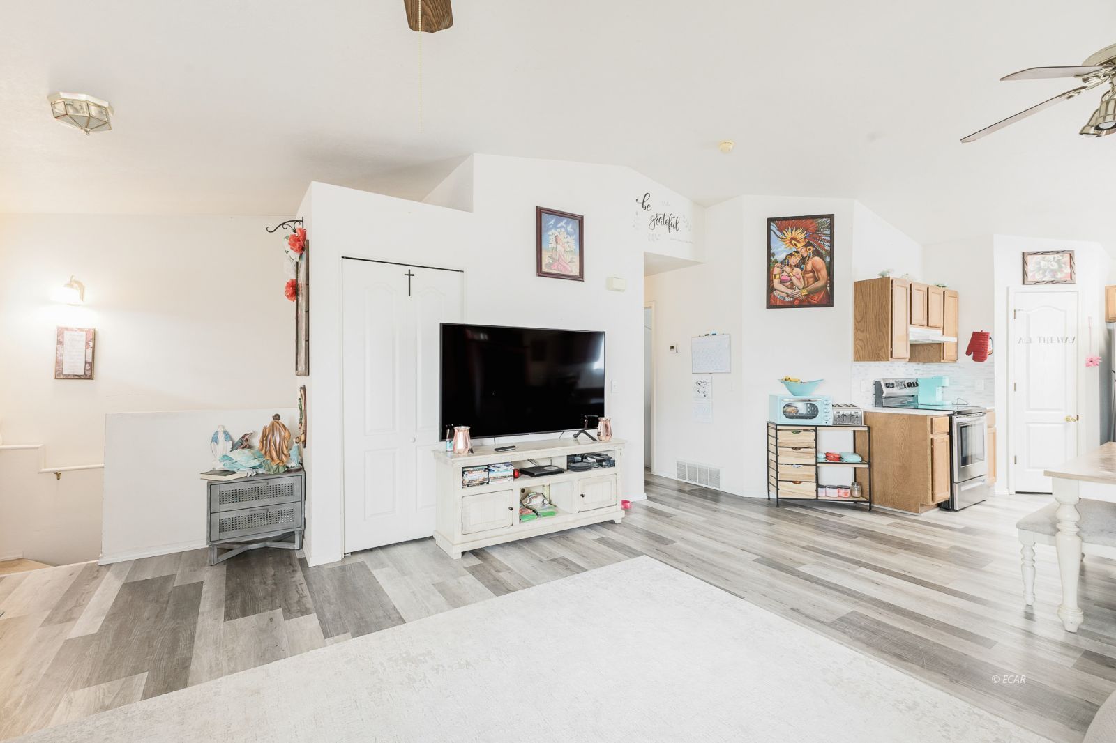 304 Rolling Hills Drive Property Photo 8