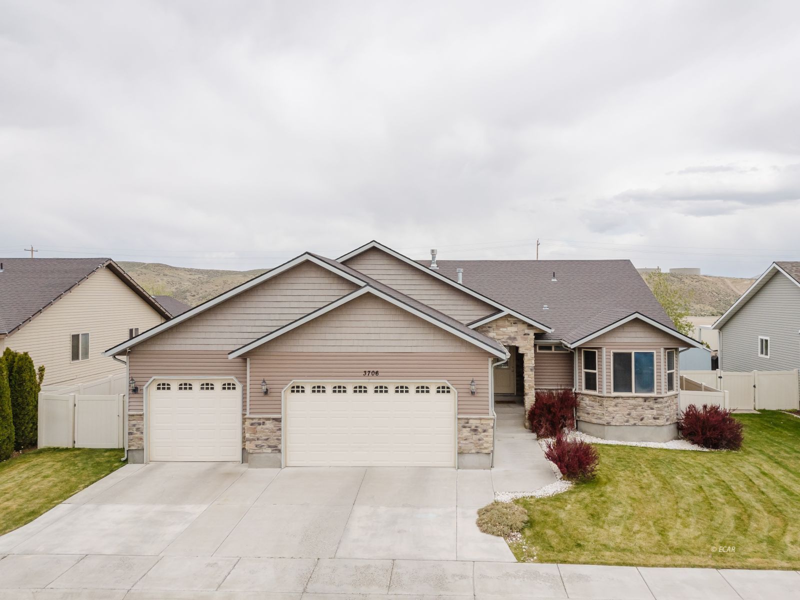 3706 Valley Ridge Avenue Property Photo 1