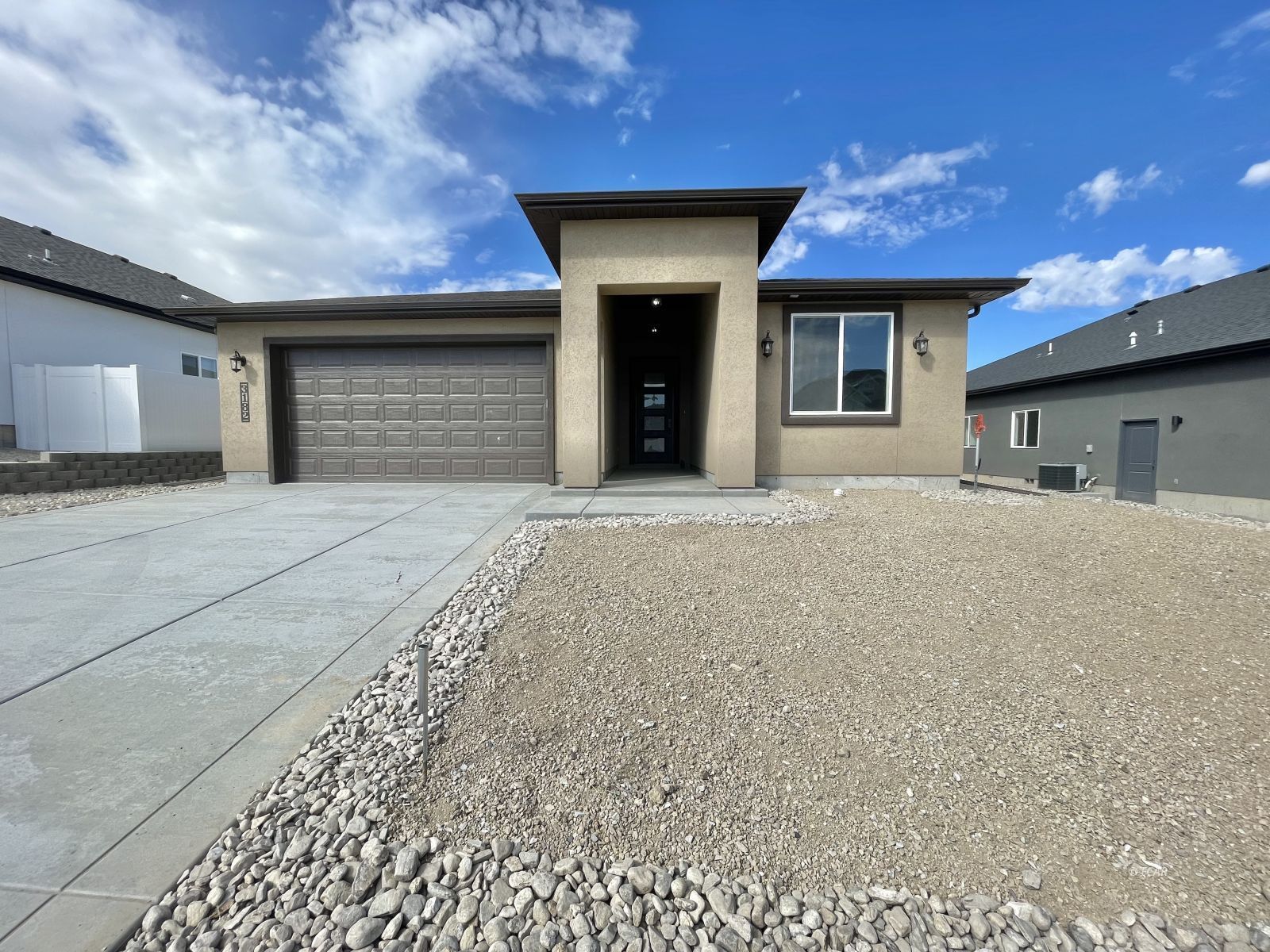 3182 Newcastle Circle Property Photo 1