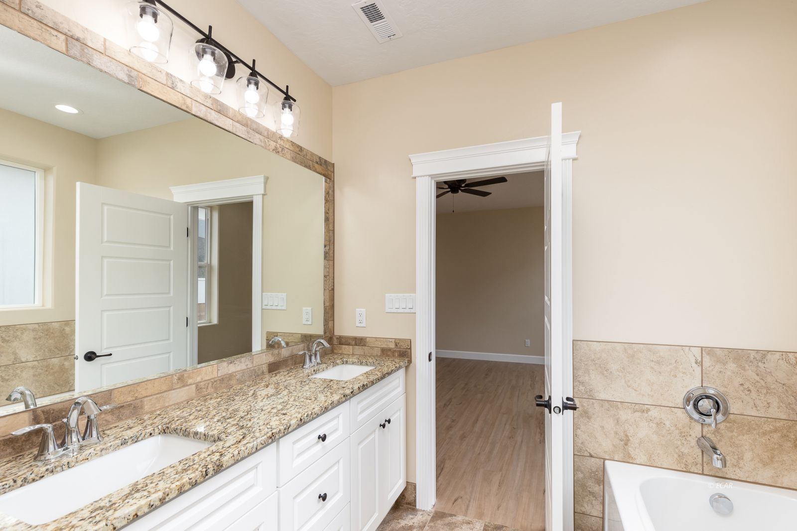 3182 Newcastle Circle Property Photo 21